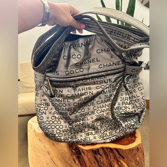 Chanel Unlimited Messenger Bag Nylon Large - Picture 4 of 17